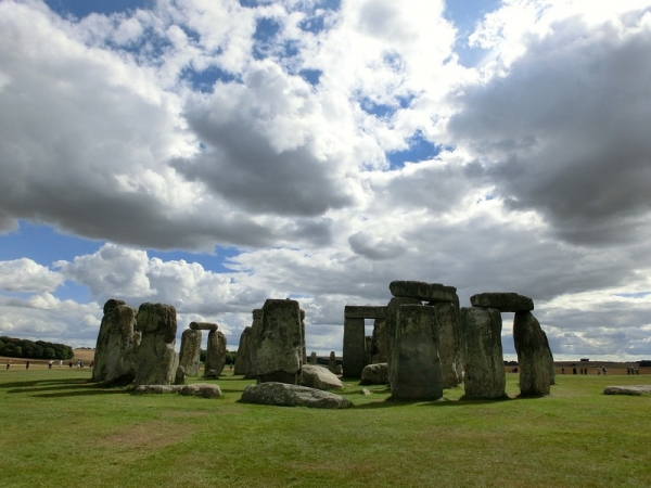 Missing part of Stonehenge returned Missing part of Stonehenge returned