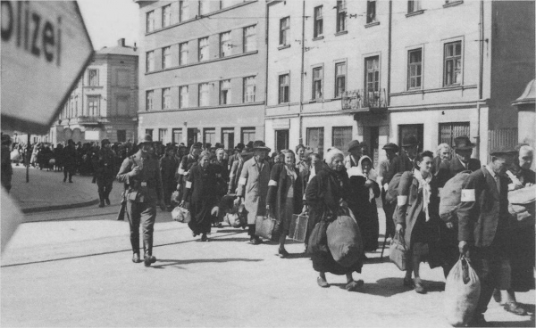Researchers Use Virtual Reality to Recreate Scene From Holocaust Photo Researchers Use Virtual Reality to Recreate Scene From Holocaust Photo