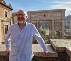 Dr Simon Elliott