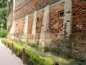 Jallianwala Bagh - Bullet Marked Wall - click to enlarge Jallianwala Bagh - Bullet Marked Wall