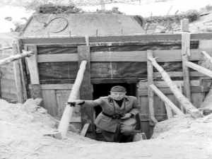 Mussolini inspecting fortifications, 1944 - click to enlarge Mussolini inspecting fortifications, 1944
