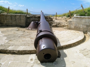 Turkish gun emplacement overlooking V Beach. - click to enlarge Turkish gun emplacement overlooking V Beach.